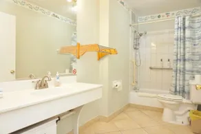 Oceanfront Condo on 5th floor with balcony - Image 3