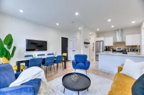 Modern Westmount Condo•AC•Laundry inside, Smart TV - Image 2