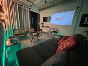 10 min BTS 1Gbs WIFI NFLIX Full Kitchen HomeCinema - Image 5