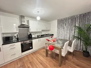 LuxuryStayLong-Sleeps6-FreeParking-FreeGym-Terrace - Image 3