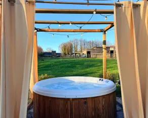 Private dome & hot tub · romantic getaway - Image 5
