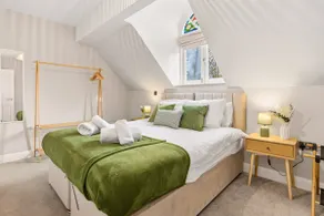 Cozy 2 Bed | Zip Link | Close to train | Free Park - Image 4