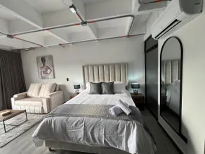 Luxurious suite near airport. - Image 3