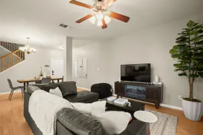 Cozy Retreat | Arcade Haven | 15 mins from airport - Image 3