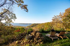 Eagle View Lodge - 1850's Log Cabin w/ Hot Tub - Image 2