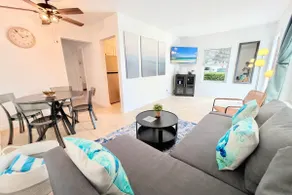 Modern 2BD/2BA Villa#3. Less than mile from beach. - Image 3