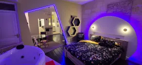 love room & suite • • NEW - Image 3