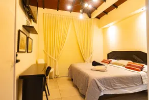 House with Private/Heated Pool King Size Bed - Image 5