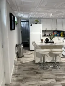 One bedroom basement apartment - Image 3