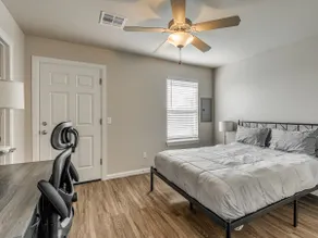 3 Bedrooms!Fenced Backyard, 2 Car Garage, Pets OK! - Image 5