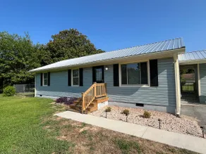 Dog-Friendly Stay Near Downtown & Airport - Image 2