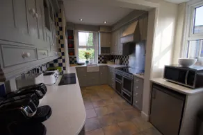 Central Bakewell, Sleeps 12, Parking for 4 or 5 Cars, Family & Dog Friendly - Image 3