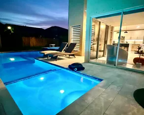 Luxurious Oasis Retreat Heated (winter)Salt pool - Image 2
