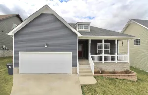 Beautiful & Airy Retreat with Lots of Character - Image 3
