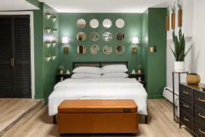 Intimate Retreat along NYC Skyline, Backyard - Image 3