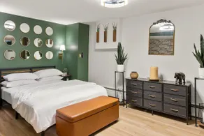 Intimate Retreat along NYC Skyline, Backyard - Image 2