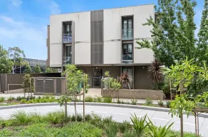 20 sqm Whole Apartment with two balconies - Image 4
