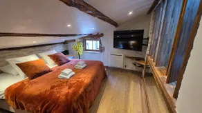 Unique Romantic Loft & Balneotherapy - Image 4