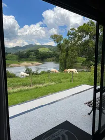 High-end cabin, hot tub and river view - Image 2