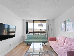Sky View Downtown Condo + Free Indoor Parking - Image 5