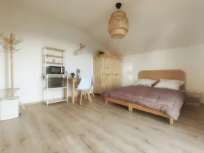 Luxurious room with bathroom in a quiet location - Image 3