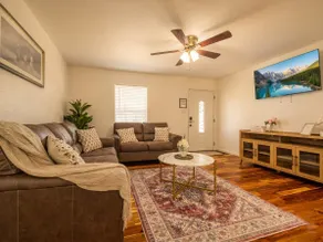 Spacious 3BR Retreat w/ Game table Near I-35/F1/DT - Image 4