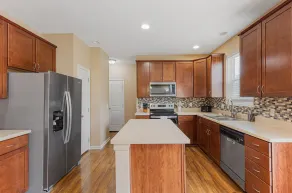 5 Bedroom 4 Bathroom House - Image 5