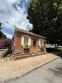 Downtown Guesthouse- Romantic Getaway - Image 2