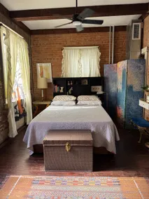 Downtown Guesthouse- Romantic Getaway - Image 3