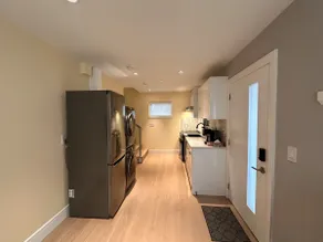 Cozy Private Coach House | 15 Mins to Downtown - Image 2