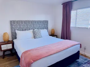 Spotless & Trendy King Suite With View - Image 3