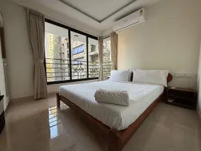 Plush Bandra West - Luxury 2BHK Apartment & Study - Image 3
