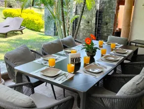 Elegant Burgos with Large Pool, Garden and Security - Image 5
