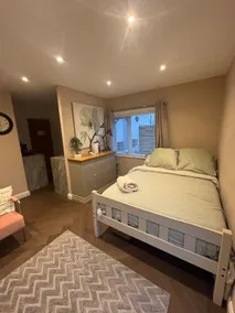 self contained studio annexe with parking - Image 4