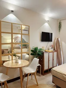Cozy Studio | Pool, Netflix, Parking, Near Airport - Image 5