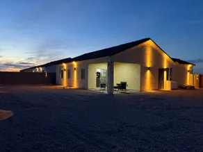 Luxury Modern 3BR Beds Sleeps 8 Entire house - Image 2