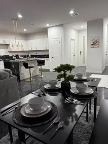 Luxury Modern 3BR Beds Sleeps 8 Entire house - Image 5