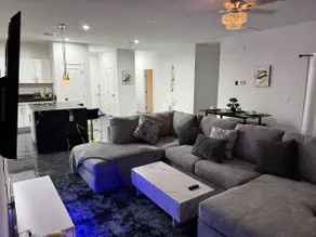Luxury Modern 3BR Beds Sleeps 8 Entire house - Image 3