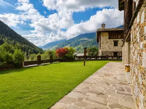 Luxury Chalet with private spa, pool, sauna + garden - Image 3