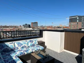 Glamorous Corktown Brownstone | Private Rooftop - Image 2