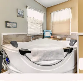 ”Coastah Gem” w/Jacuzzi Jet Tub/Grill/Firepit/Yard - Image 4