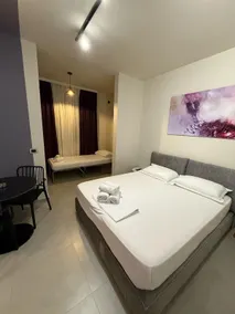 STAY-Five Purple Top Location Studio - Image 2