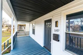 Spacious Modern 4BR Home 3 Story w Garage - Image 4