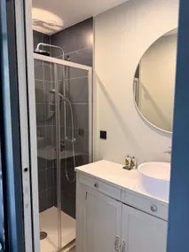 Apartment with Jacuzzi – Shared Pool Access - Image 5