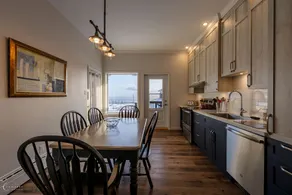 Cozy, stunning views of the river - Image 2