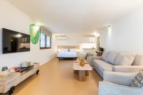 Fully Renovated Studio in Glyfada with Patio - Image 3