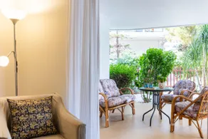 Fully Renovated Studio in Glyfada with Patio - Image 4