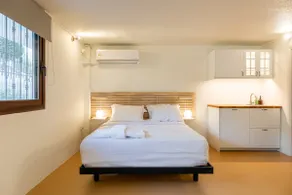 Fully Renovated Studio in Glyfada with Patio - Image 2