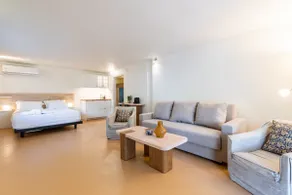Fully Renovated Studio in Glyfada with Patio - Image 5