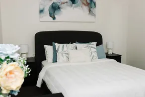 Little Luxe Retreat - Image 2